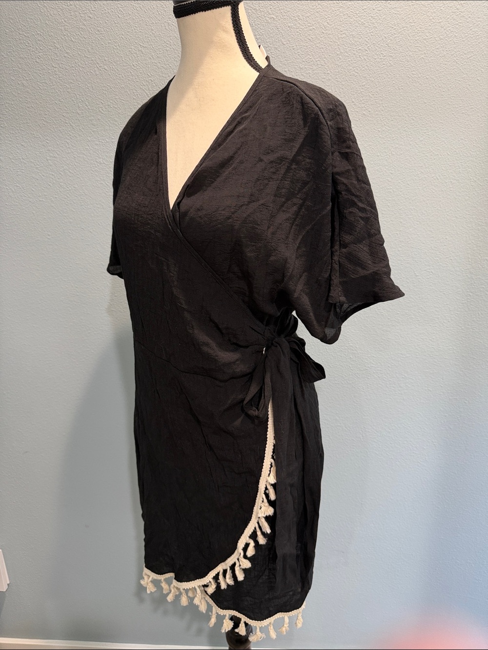 Cupshe Black Tassel-Trim Wrap Swim Coverup